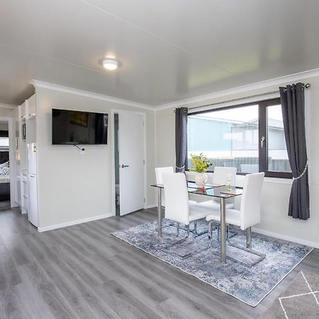 Affordable Modern Accommodation Westport Buitenkant foto
